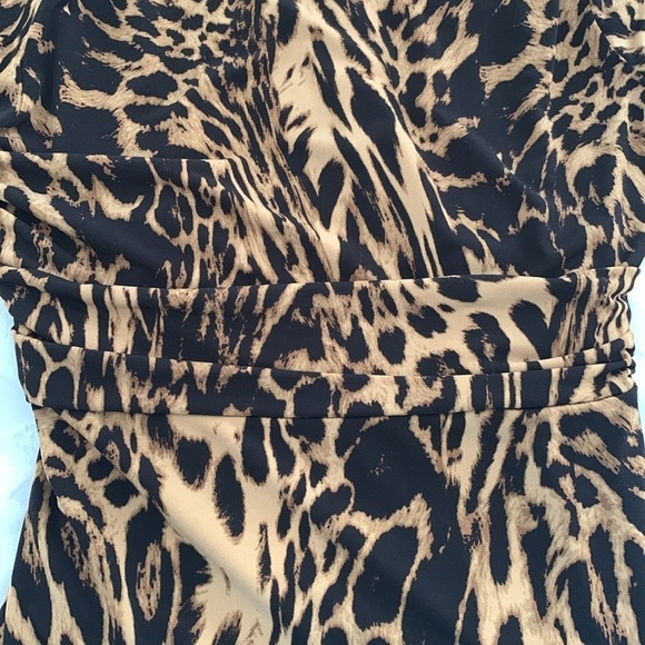 New York & Co Stretch Deep V-Neck Animal Print Blouse w/3/4 Sleeves. Size Large - Picture 6 of 12